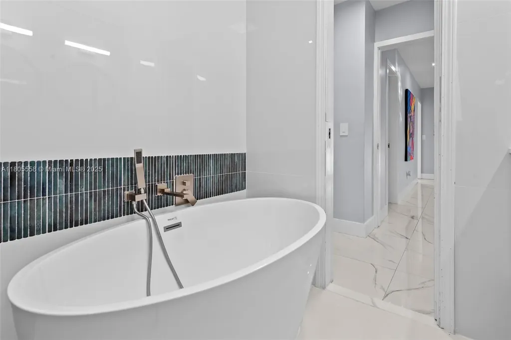 1025 Washington Street Hollywood FL 33019