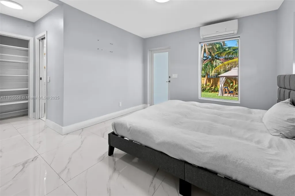 1025 Washington Street Hollywood FL 33019