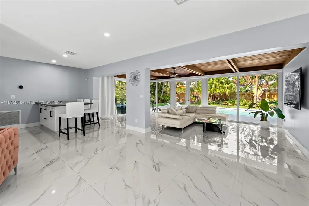 1025 Washington Street Hollywood FL 33019