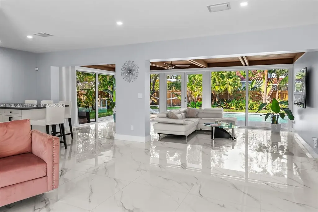 1025 Washington Street Hollywood FL 33019