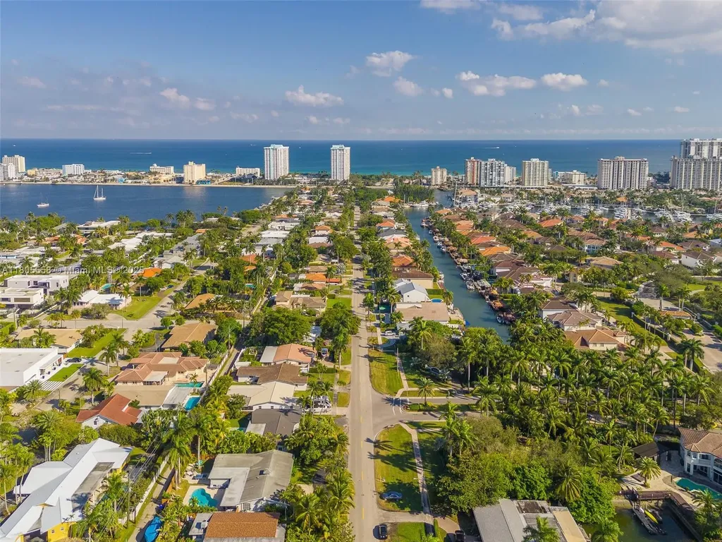 1025 Washington Street Hollywood FL 33019