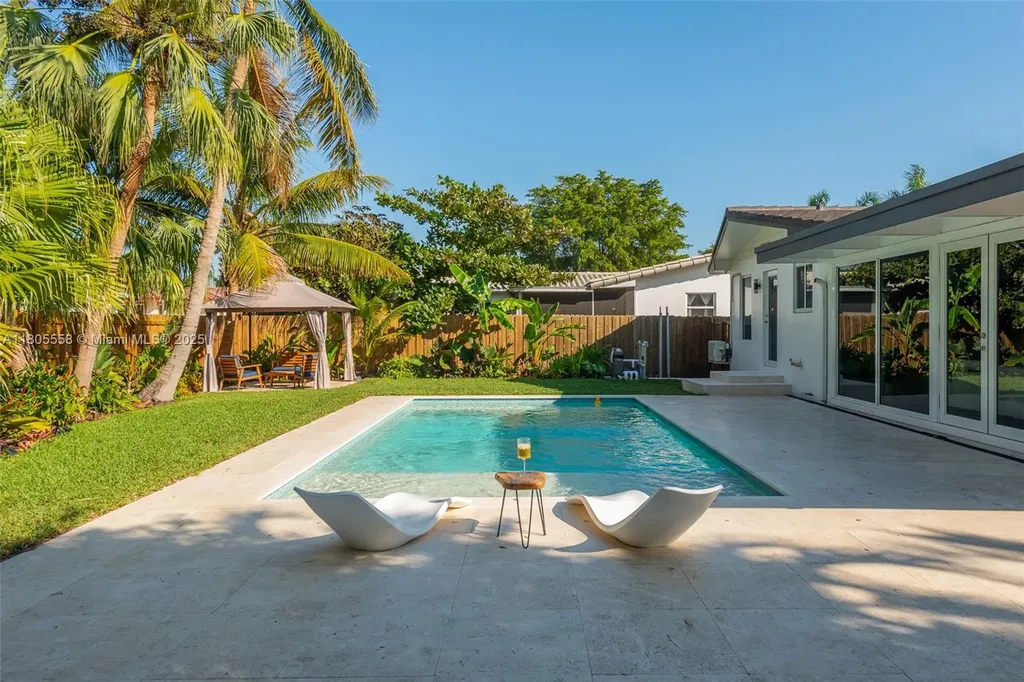 1025 Washington Street Hollywood FL 33019