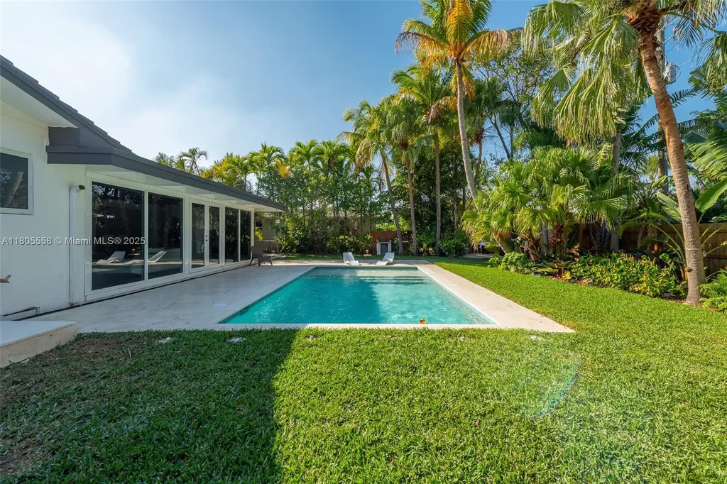 1025 Washington Street Hollywood FL 33019