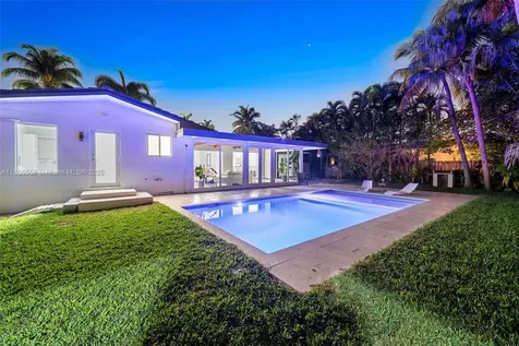 1025 Washington Street Hollywood FL 33019
