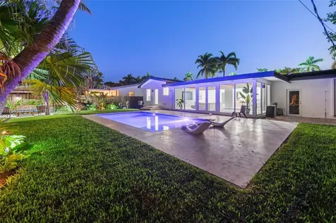 1025 Washington Street Hollywood FL 33019