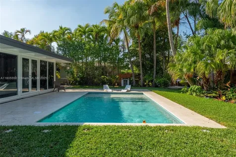 1025 Washington Street Hollywood FL 33019