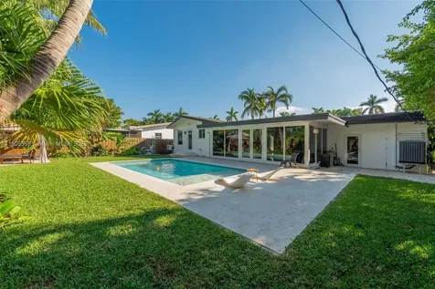 1025 Washington Street Hollywood FL 33019