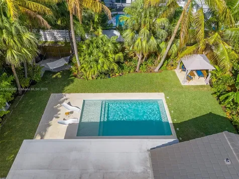 1025 Washington Street Hollywood FL 33019