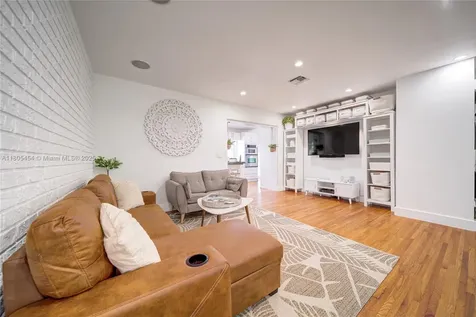 13801 NE 1st Avenue Miami FL 33161