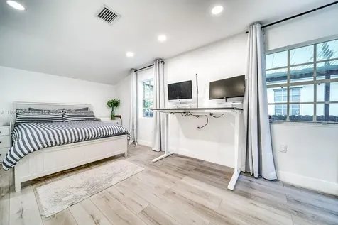 13801 NE 1st Avenue Miami FL 33161