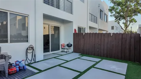 7221 NW 103rd Path Doral FL 33178