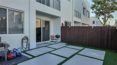 7221 NW 103rd Path Doral FL 33178