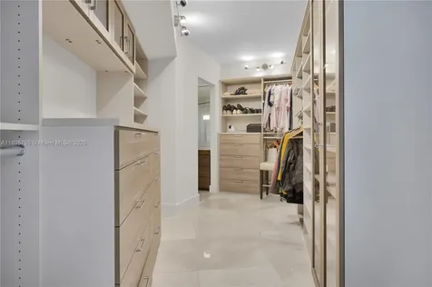 5660 Collins Avenue Miami Beach FL 33140