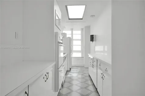 5660 Collins Avenue Miami Beach FL 33140