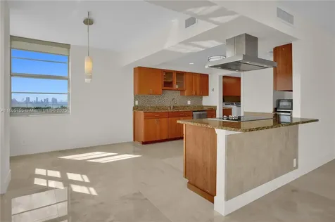 5660 Collins Avenue Miami Beach FL 33140