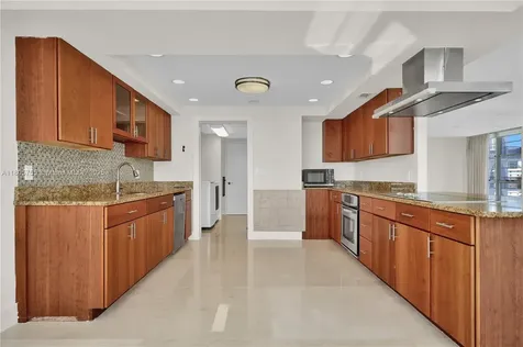 5660 Collins Avenue Miami Beach FL 33140