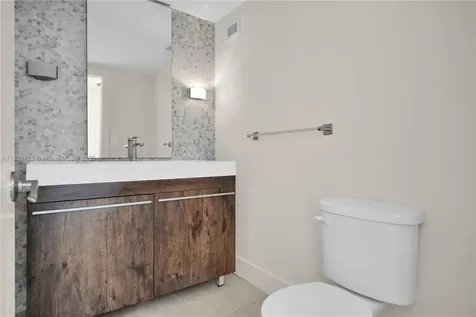 5660 Collins Avenue Miami Beach FL 33140