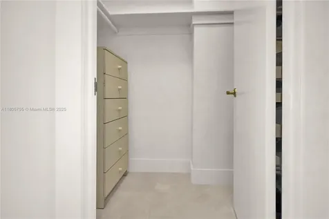 5660 Collins Avenue Miami Beach FL 33140
