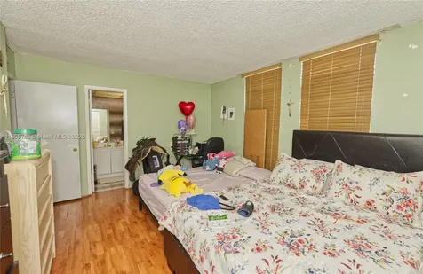 1750 W 46th Street Hialeah FL 33012
