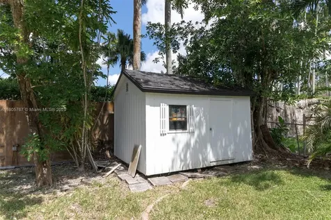 6805 SW 82nd Court Miami FL 33143