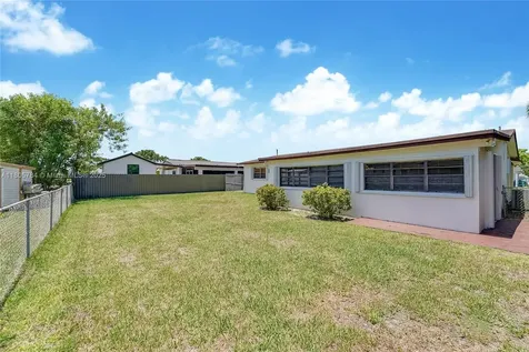 3521 SW 105th Court Miami FL 33165