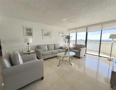 1000 W Island Boulevard Aventura FL 33160