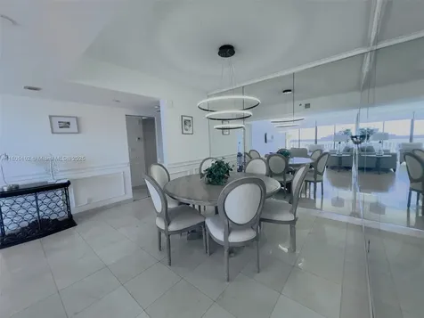1000 W Island Boulevard Aventura FL 33160