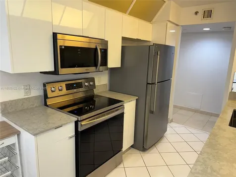1000 W Island Boulevard Aventura FL 33160