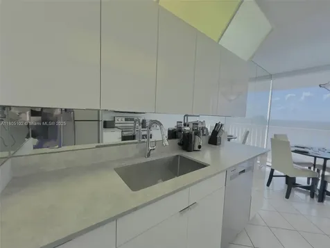 1000 W Island Boulevard Aventura FL 33160