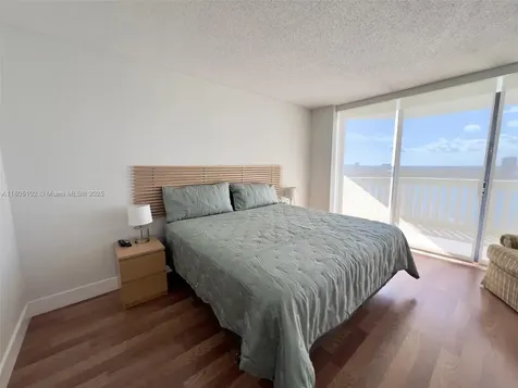 1000 W Island Boulevard Aventura FL 33160