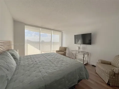 1000 W Island Boulevard Aventura FL 33160