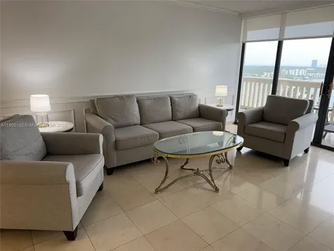 1000 W Island Boulevard Aventura FL 33160
