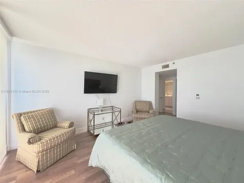 1000 W Island Boulevard Aventura FL 33160