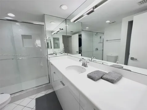 1000 W Island Boulevard Aventura FL 33160