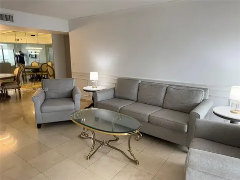 1000 W Island Boulevard Aventura FL 33160