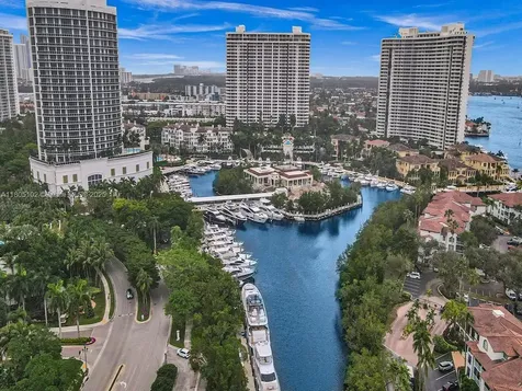 1000 W Island Boulevard Aventura FL 33160