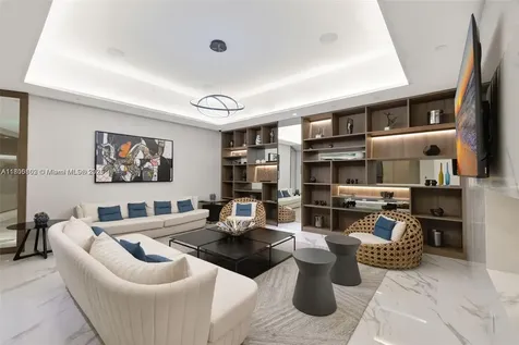 1000 W Island Boulevard Aventura FL 33160