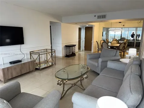 1000 W Island Boulevard Aventura FL 33160