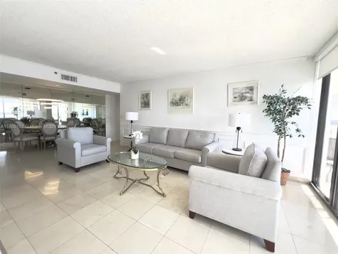 1000 W Island Boulevard Aventura FL 33160