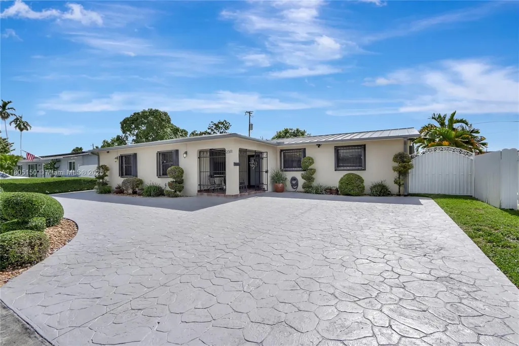 2311 SW 89th Court Miami FL 33165