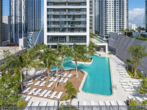 601 NE 1st Miami FL 33132