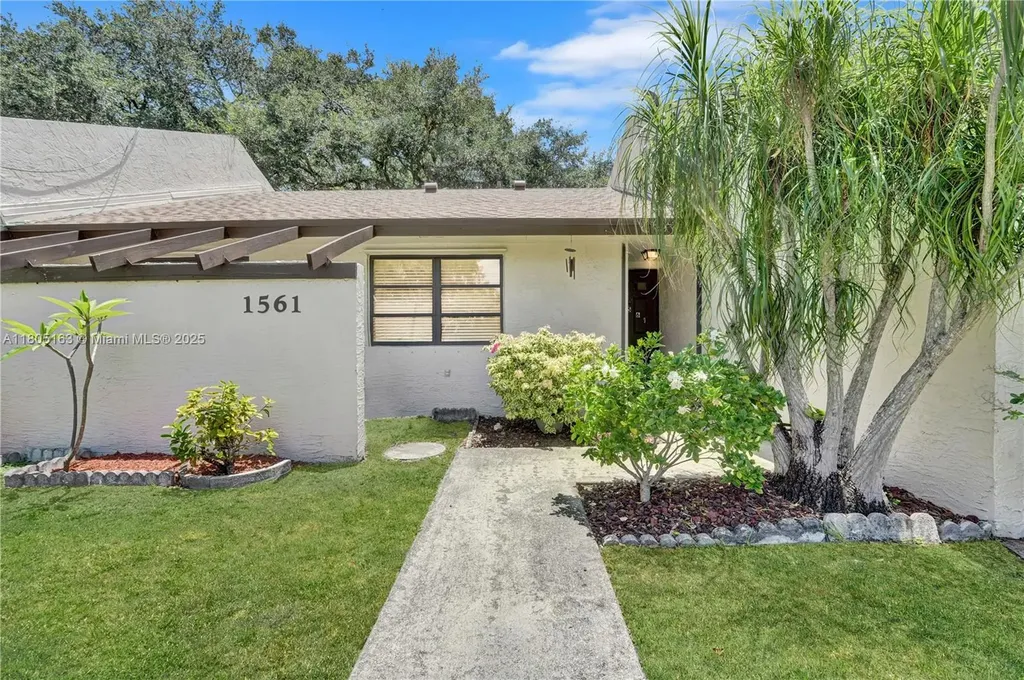 1561 NW 98th Terrace Pembroke Pines FL 33024