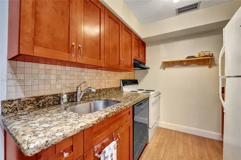1561 NW 98th Terrace Pembroke Pines FL 33024