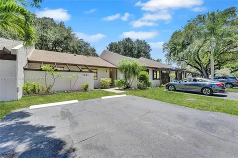1561 NW 98th Terrace Pembroke Pines FL 33024