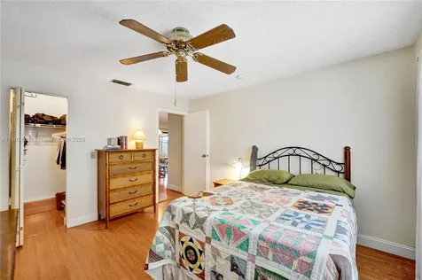 1561 NW 98th Terrace Pembroke Pines FL 33024