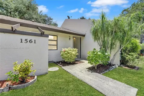 1561 NW 98th Terrace Pembroke Pines FL 33024
