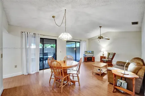 1561 NW 98th Terrace Pembroke Pines FL 33024