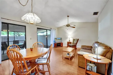1561 NW 98th Terrace Pembroke Pines FL 33024