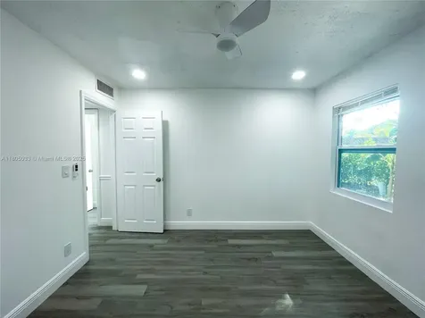7915 NW 73rd Avenue Tamarac FL 33321