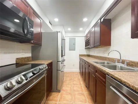 7915 NW 73rd Avenue Tamarac FL 33321